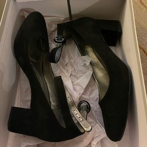 Bandolino BDODEAR Black short heel ankle strap velvet shoe